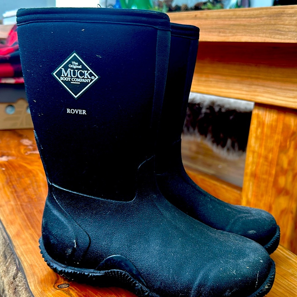 Muck Boot Kids size 4 black winter/fall boots